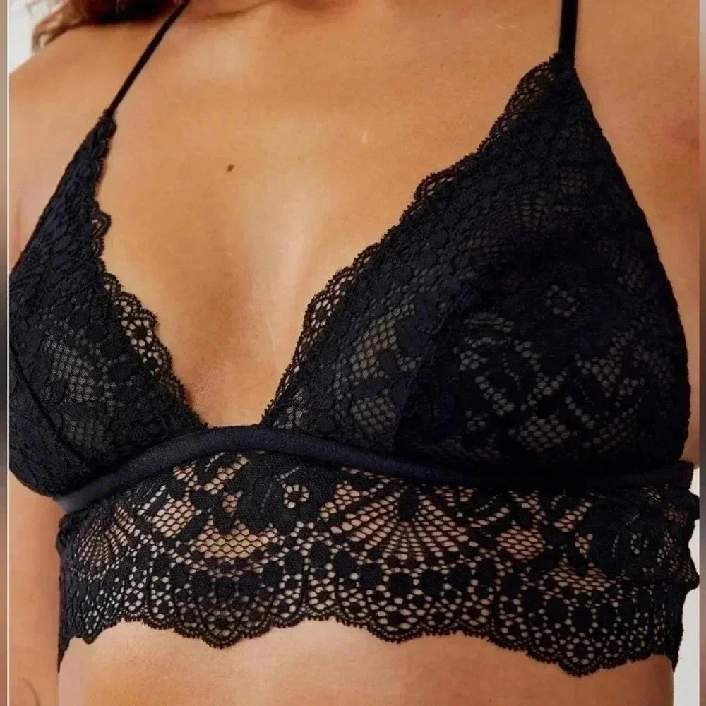 Free People  Intimately Maya Longline Lace Bralette.  Size Medium.  Nwt